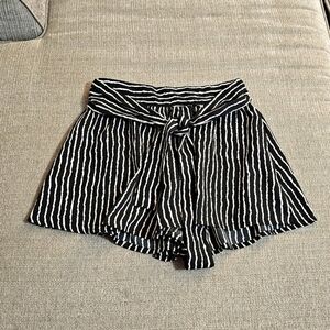 Silence + Noise Boho Black Striped Casual Cute Lightweight Shorts Size XS